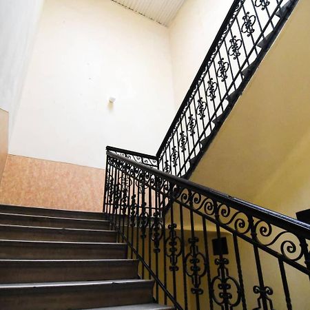 Central & Colorful Studio With Air Conditioning بودابست المظهر الخارجي الصورة