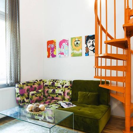 Central & Colorful Studio With Air Conditioning بودابست المظهر الخارجي الصورة