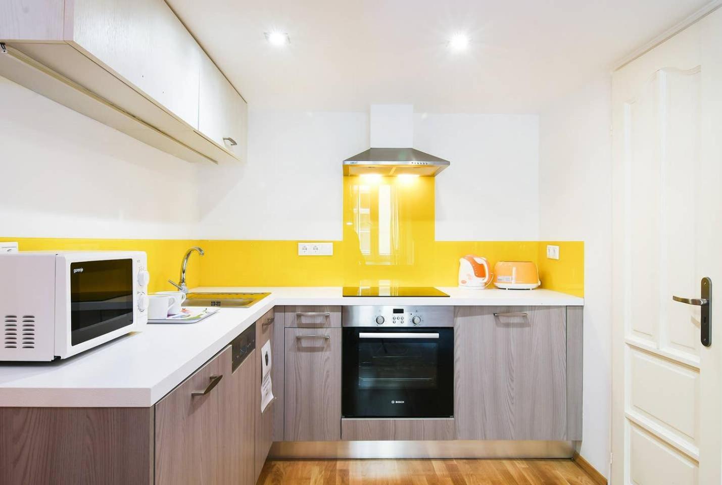 Central & Colorful Studio With Air Conditioning بودابست المظهر الخارجي الصورة