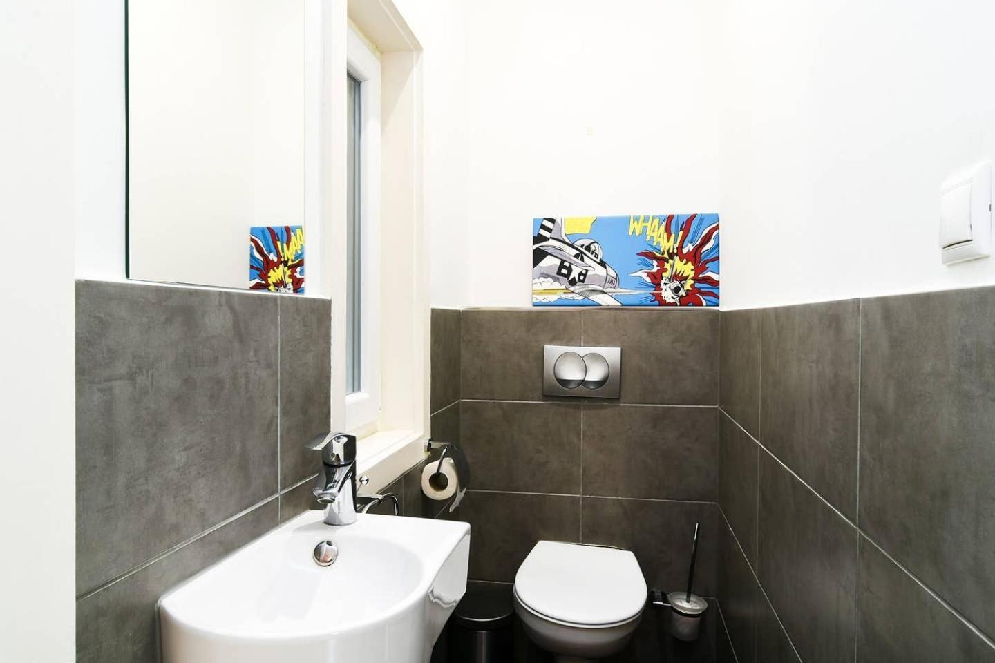 Central & Colorful Studio With Air Conditioning بودابست المظهر الخارجي الصورة