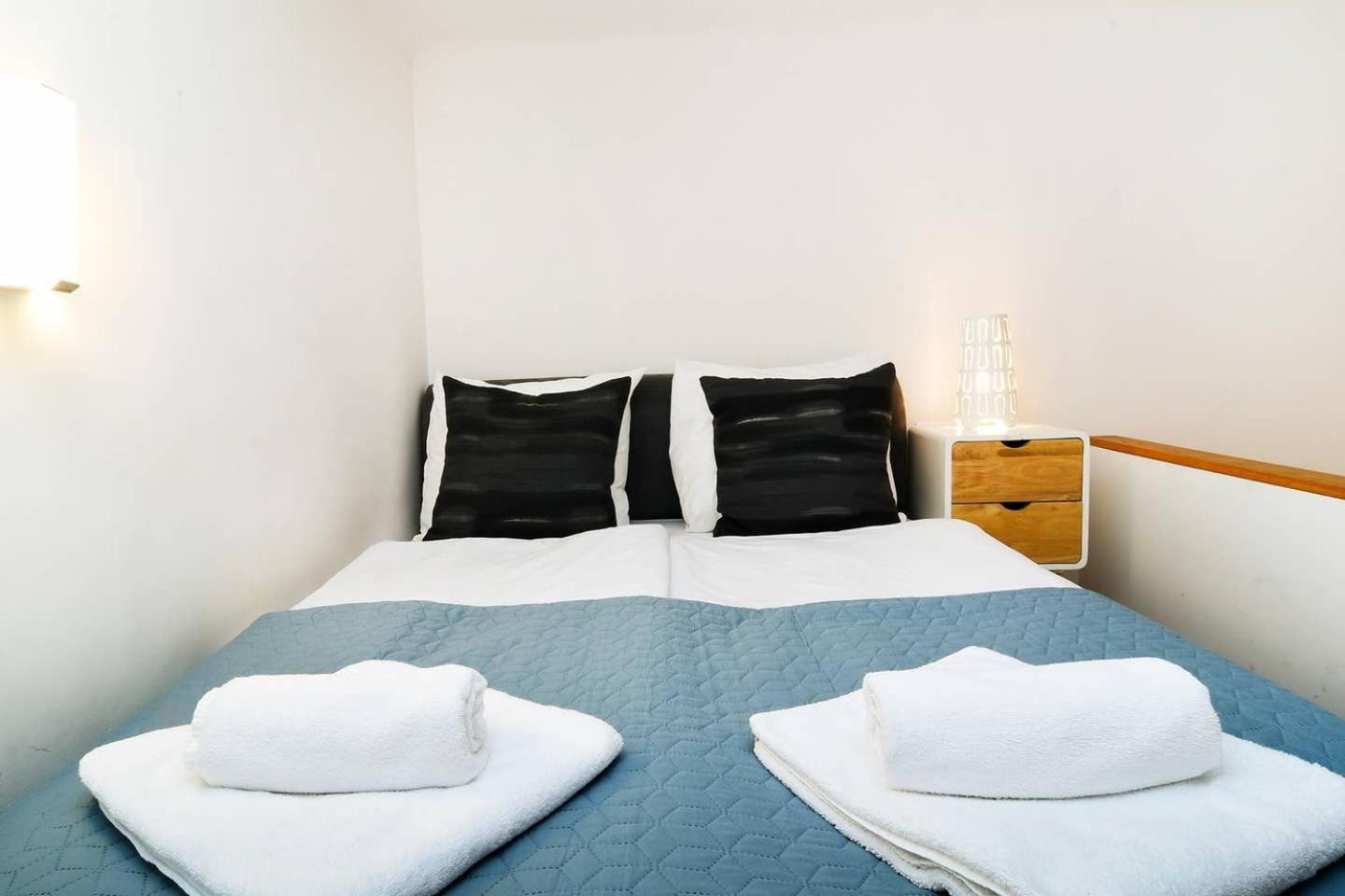 Central & Colorful Studio With Air Conditioning بودابست المظهر الخارجي الصورة