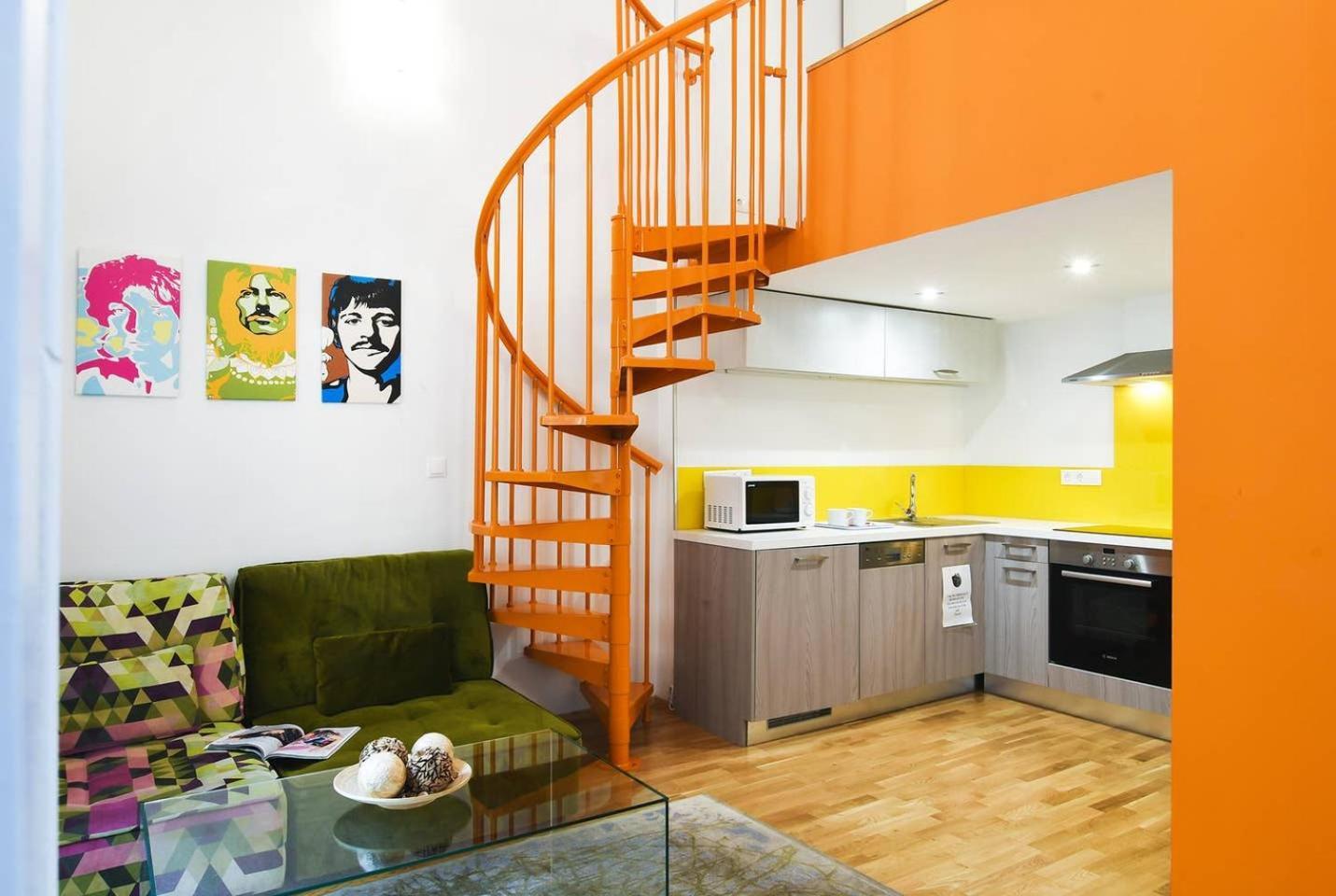 Central & Colorful Studio With Air Conditioning بودابست المظهر الخارجي الصورة