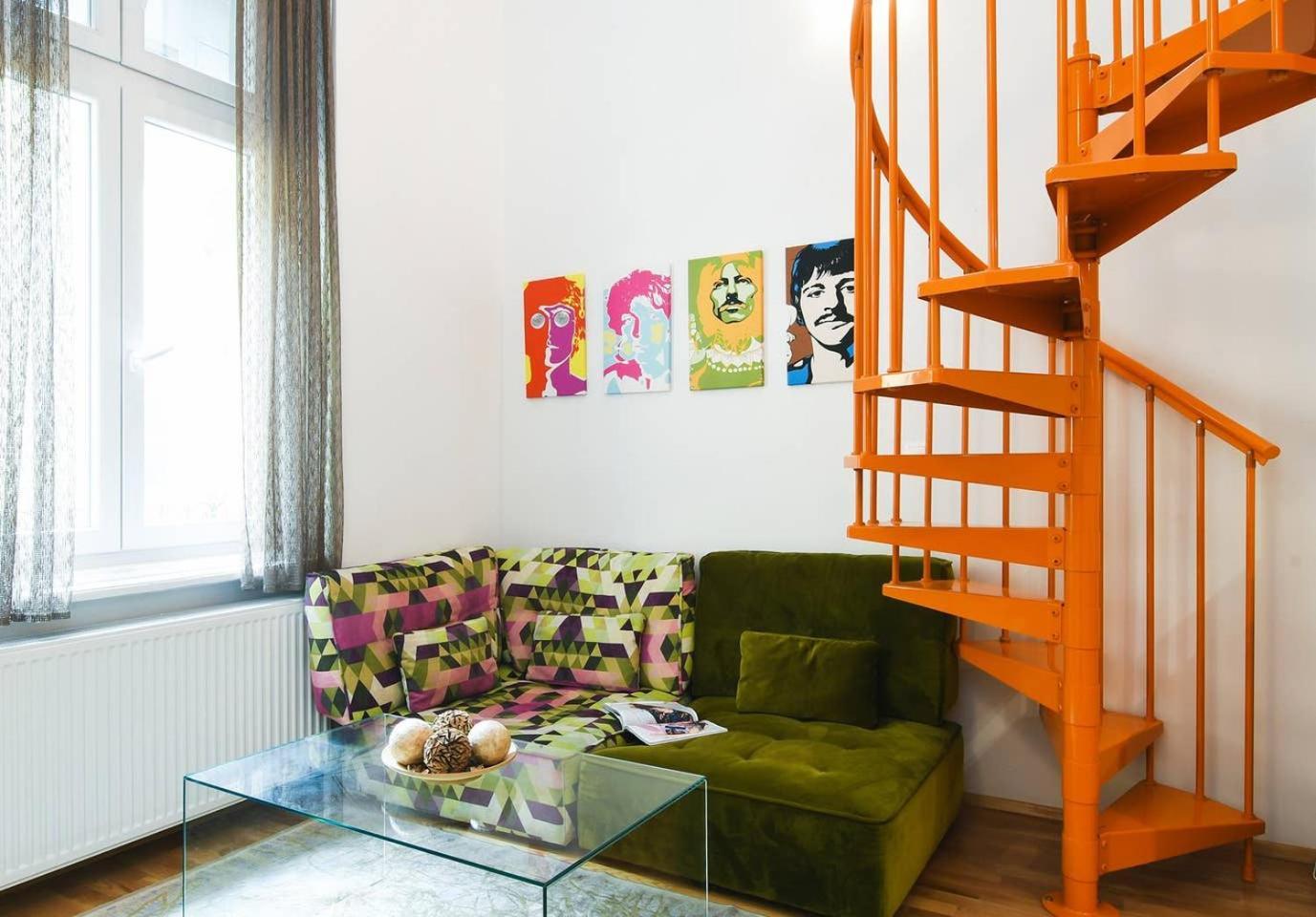 Central & Colorful Studio With Air Conditioning بودابست المظهر الخارجي الصورة